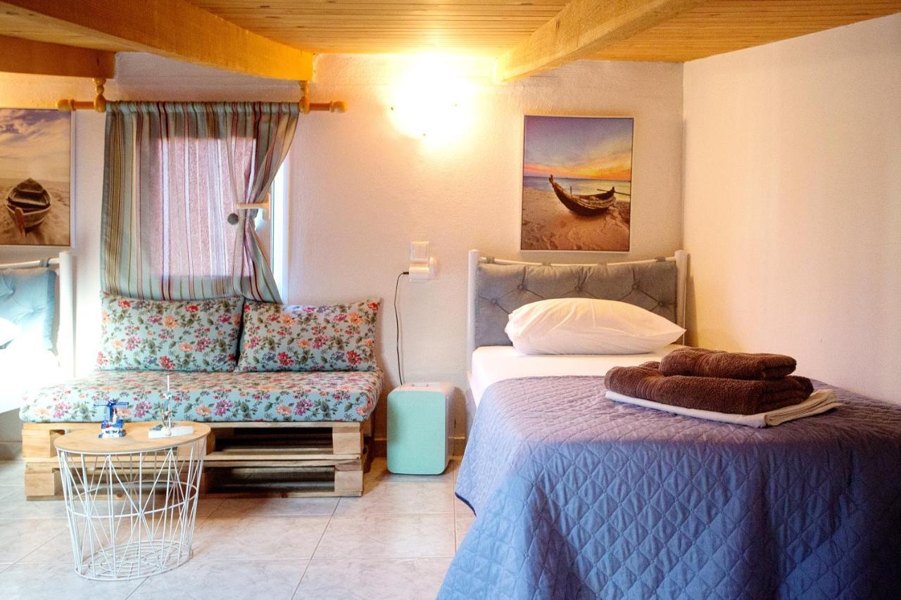 Holiday House Ioanna 2 - Loft Néa Péramos エクステリア 写真